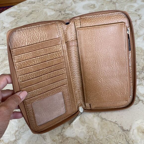 Matt & Nat Large Central Zip Around Vegan Wallet - Picture 9 of 13